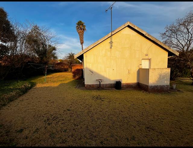 3 BEDROOM HOUSE FOR SALE IN DERSLEY